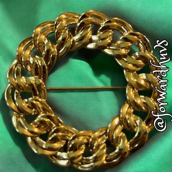 Monet Gold Tone Large Round Brooch - Picture 6 of 12